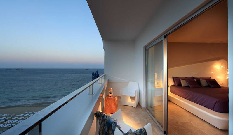 USHUAIA - ANYTHING CAN HAPPEN SUITE  SEA VIEW